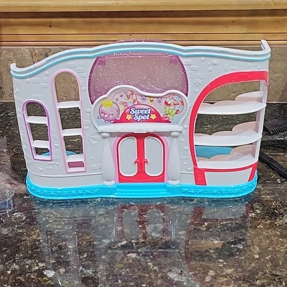 SHOPKINS SWEET SPOT FOOD FAIR PLAYSET GUMBALL MACHINE - Picture 1 of 2